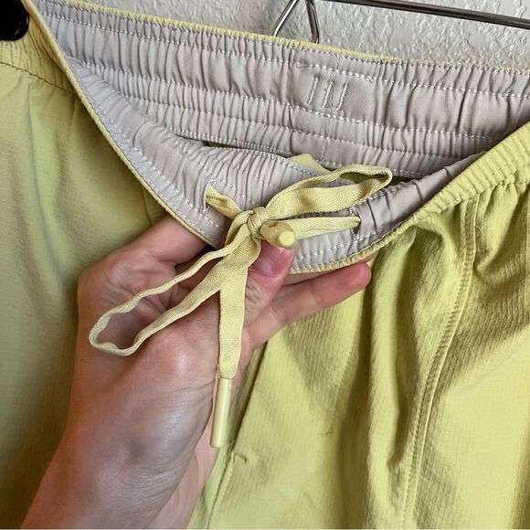 Lululemon Bowline Short 5" Stretch Ripstop
Dew Green - Picture 8 of 11